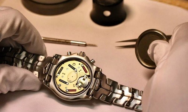 Thay pin đồng hồ bao nhiêu tiền và trong bao lâu?